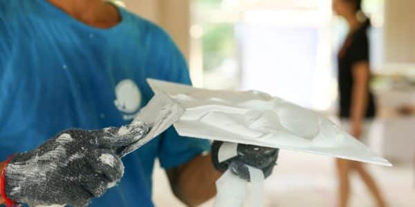 Rénovation à marseille : quels travaux confier à un plaquiste ?