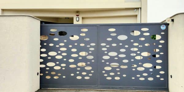 Comment choisir le portail alu parfait pour votre maison ?